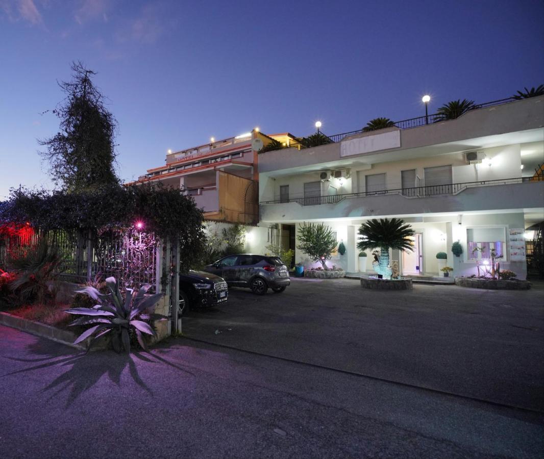 Hotel Stefany Lago Patria Extérieur photo