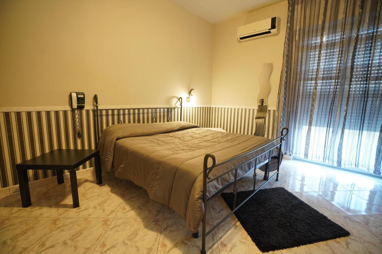Hotel Stefany Lago Patria Extérieur photo