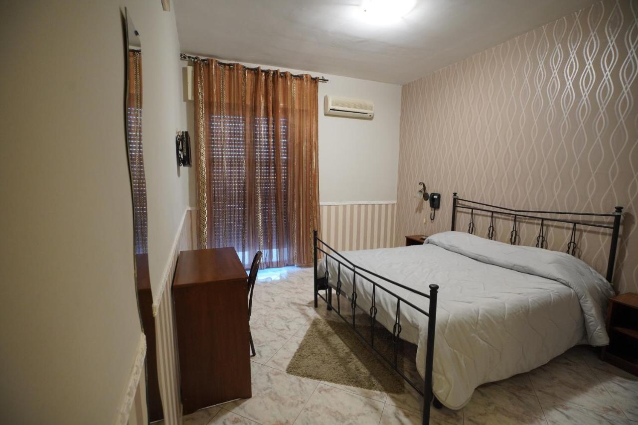 Hotel Stefany Lago Patria Extérieur photo