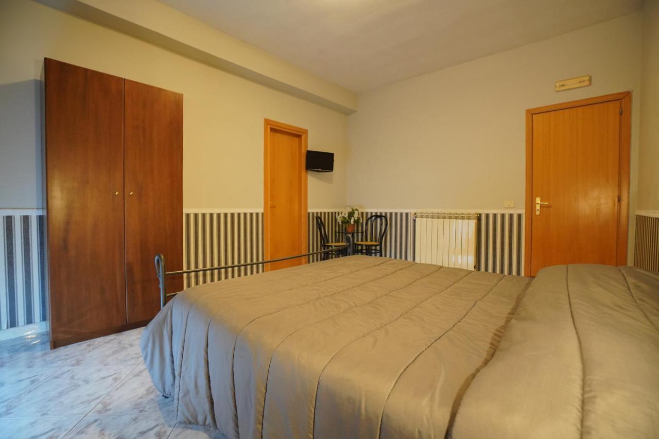 Hotel Stefany Lago Patria Extérieur photo